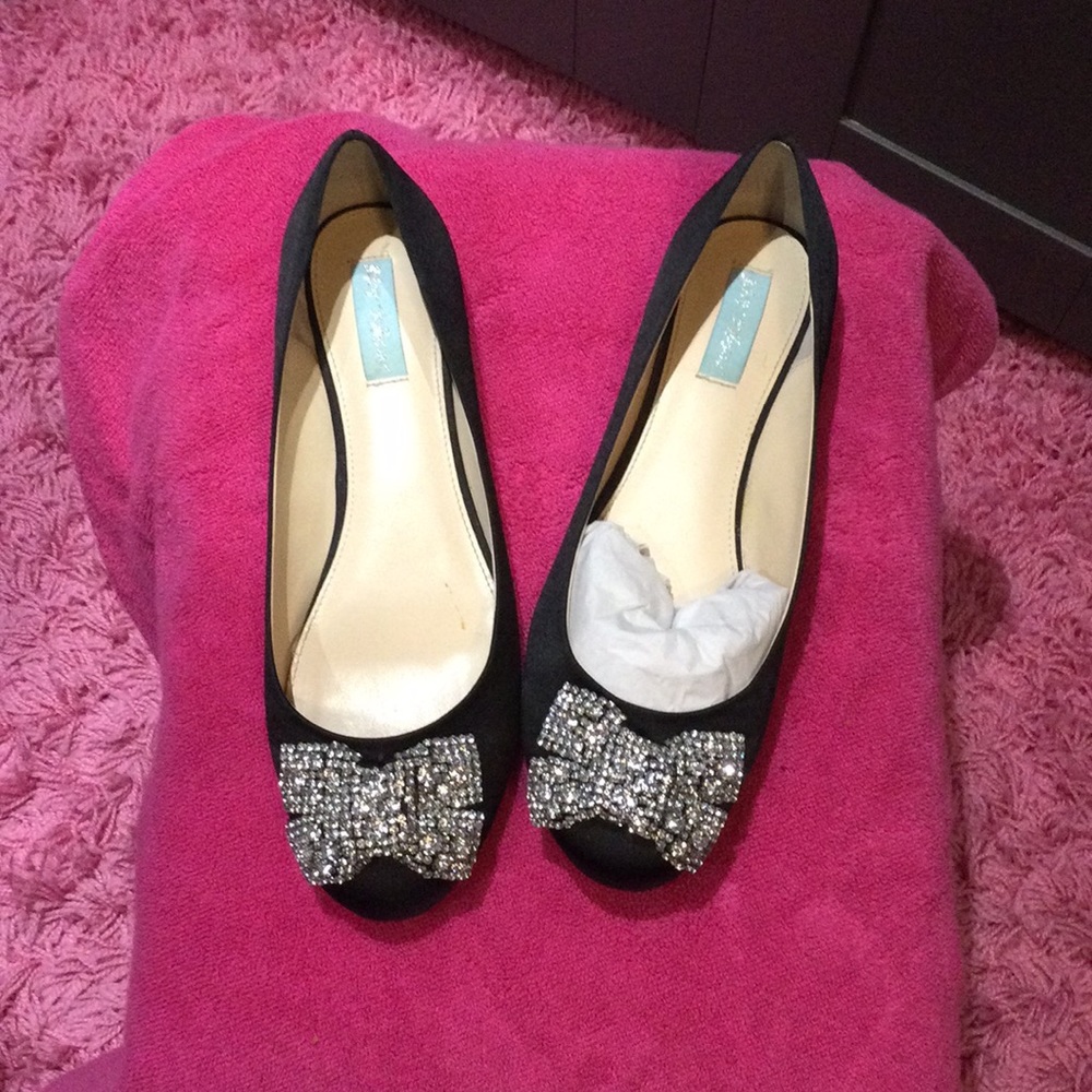 Dressy black satin shoe